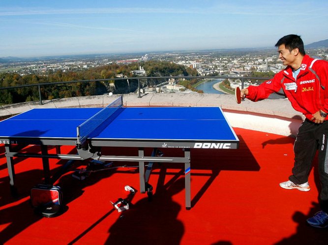 Tischtennisspiel am Dach
