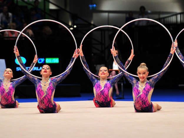 Gymnastinnen mit Reifen