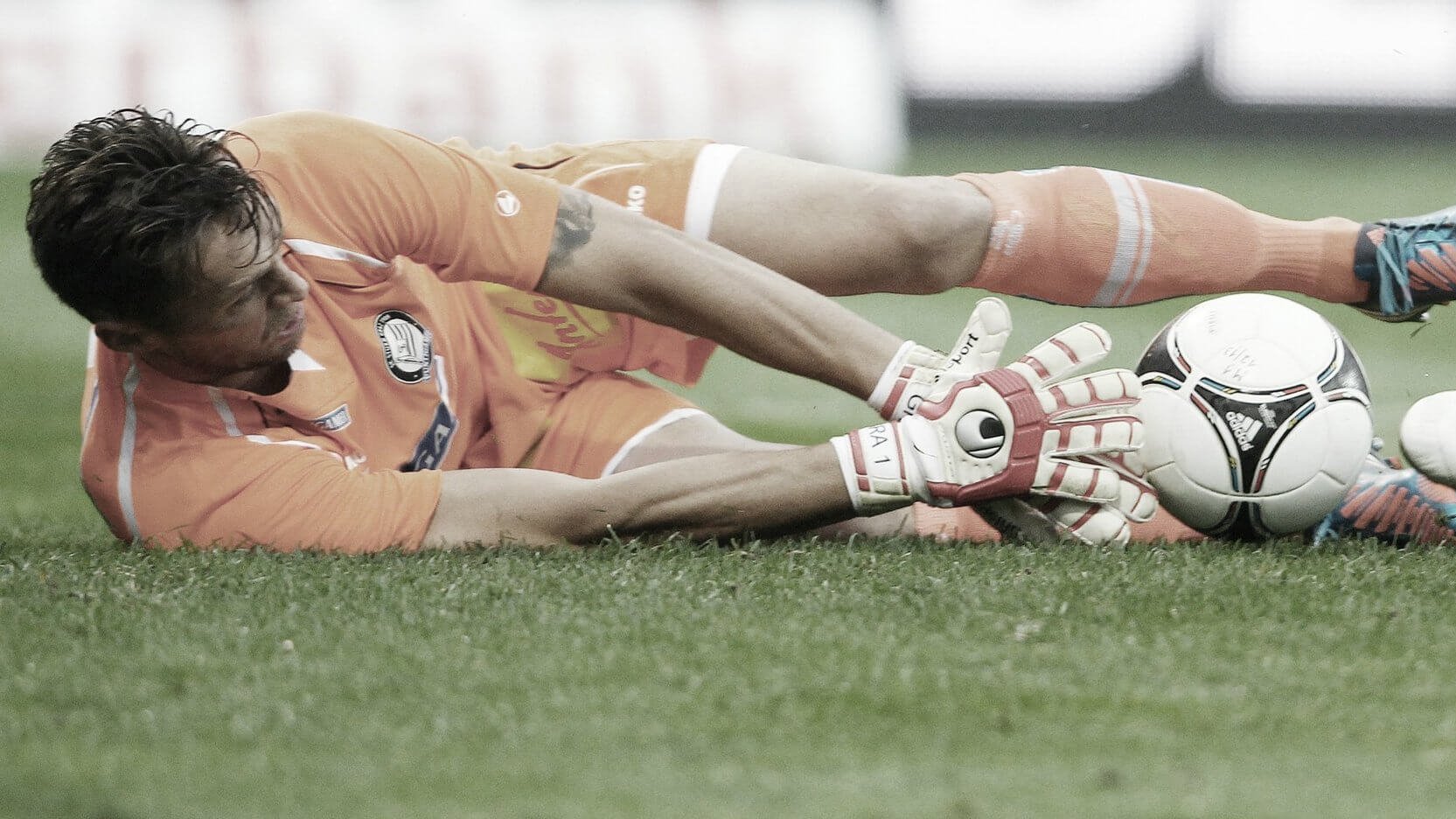Christian Gratzei mit Fußball
